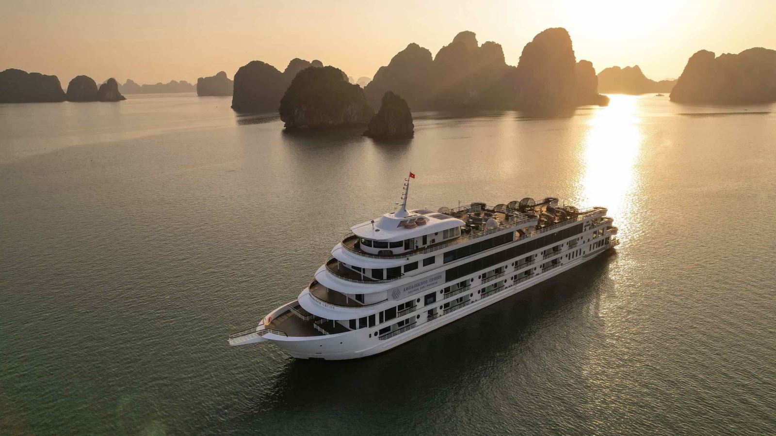 /files/files/Du-thuyen/Ambassador-Cruise/ambassador-day-cruise-overview.jpg