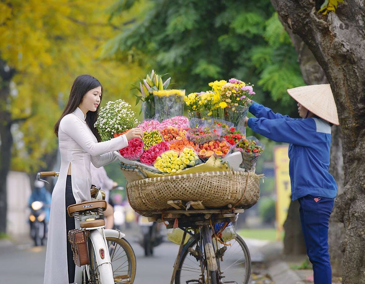 /files/images/Choi-o-dau/why-is-autumn-in-hanoi-so-special-avatar.jpg