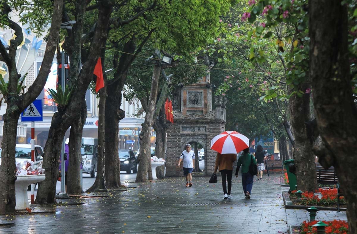 What makes spring in Hanoi a popular time to visit? 6